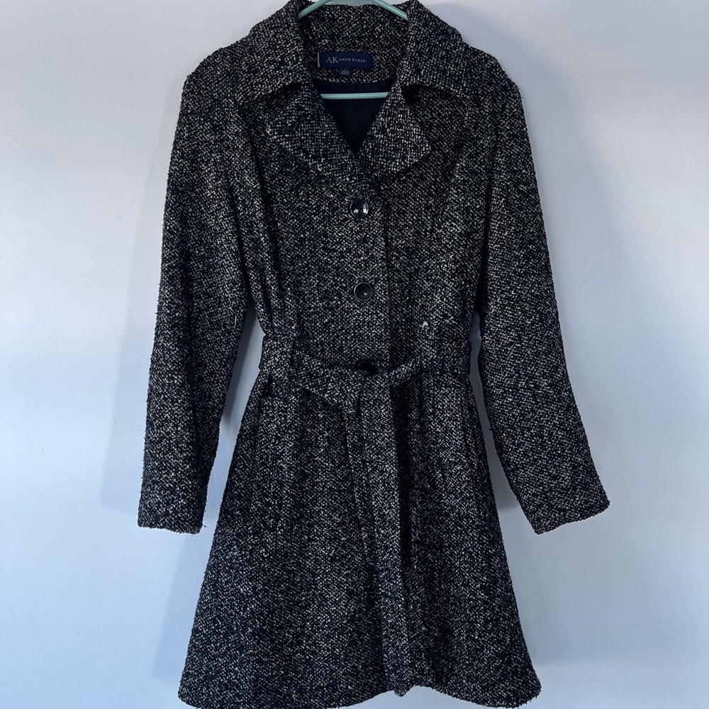 Elegant long, warm, fitted tweed coat